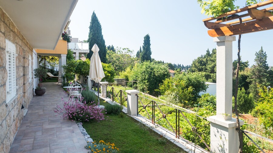 Apartments Gaura