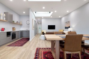 Interior - The Ranch in the Heart of Launceston with WiFi (Launceston)