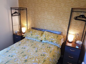 Chalet, 2 Queen Beds | 2 bedrooms, iron/ironing board, free WiFi, bed sheets - Shore Croft dog Friendly Chalet (Bridlington)