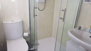 Chalet, 2 Queen Beds | Bathroom | Shower, hair dryer