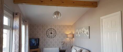 Stuga - 2 queensize-sängar | Interiör