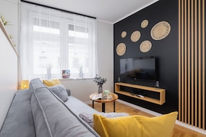 Apartment, 2 Bedrooms, Kitchen | Desk, laptop workspace, bed sheets