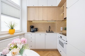 Apartment, 2 Bedrooms, Kitchen | Private kitchen | Microwave, oven, dishwasher, coffee/tea maker