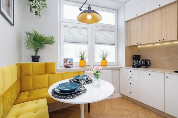 Apartment, 2 Bedrooms, Kitchen | Private kitchen | Microwave, oven, dishwasher, coffee/tea maker