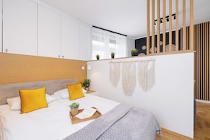 Apartment, 2 Bedrooms, Kitchen | Desk, laptop workspace, bed sheets