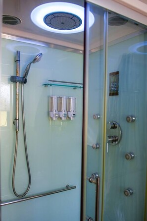 Apartment, 2 Queen Beds | Bathroom | Shower, deep soaking tub, free toiletries, hair dryer
