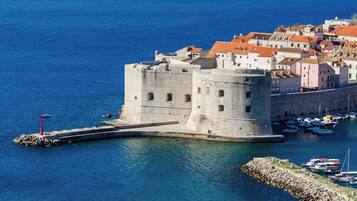 Apartment (Premium Two Bedroom Apartment with Ba) | Beach/ocean view