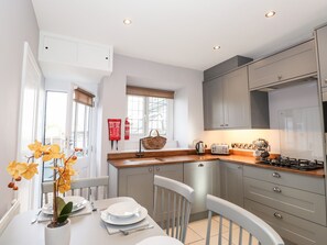 Fridge, microwave, dishwasher, cookware/dishes/utensils