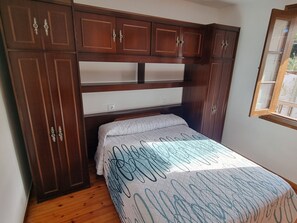6 bedrooms, iron/ironing board, travel crib, free WiFi