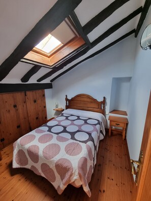 6 chambres, fer et planche à repasser, lit parapluie, Wi-Fi gratuit