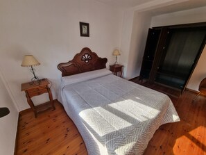 6 chambres, fer et planche à repasser, lit parapluie, Wi-Fi gratuit