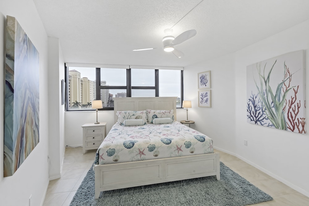 Beachfront condo w/ pool, tennis & fitness center Marco Island Vrbo