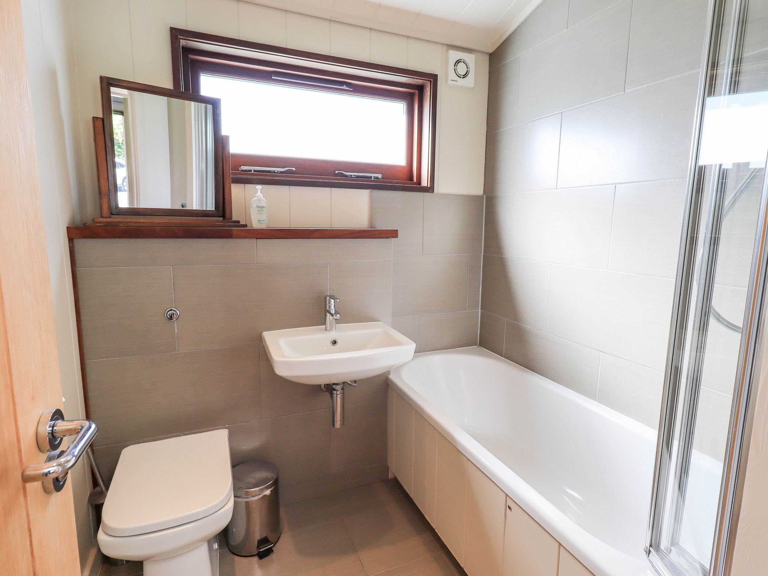 A bathroom with a toilet, sink, and bathtub.