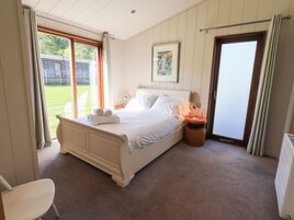 3 habitaciones, decoración personalizada y muebles diferentes 