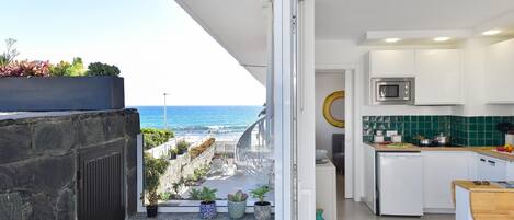 Fridge, microwave, dishwasher, coffee/tea maker