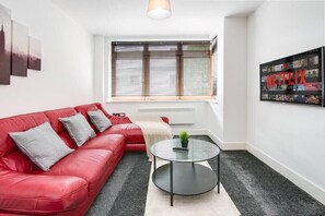 TV - Crescent Suite - | Netflix | WiFi (West Midlands)