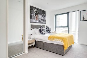 2 bedrooms, iron/ironing board, travel crib, WiFi - Apollo Luxury - Netflix - Fast WIFI (West Midlands)