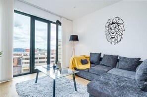 TV - Apollo Luxury - Netflix - Fast WIFI (West Midlands)