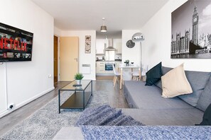 TV, offices - Horizon Suite - Parking | Balcony | Netflix (West Midlands)