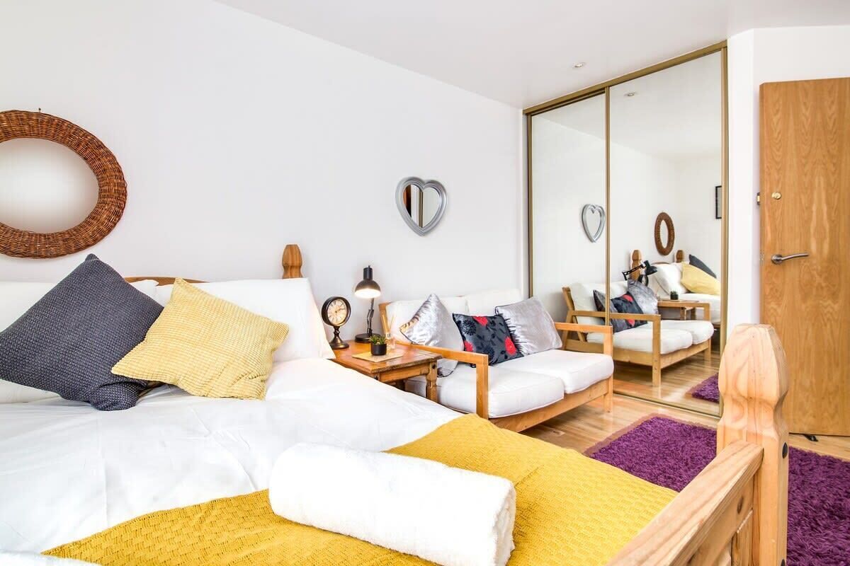 2 habitaciones, tabla de planchar con plancha, wifi y ropa de cama 