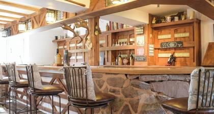 5 bedroom accommodation in Leominster