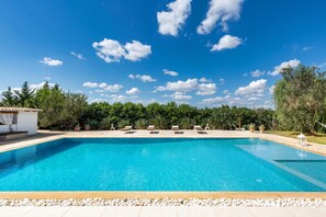 Piscine extérieure (ouverte en saison)