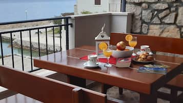 Apartment (One Bedroom Apartment with Balcony an) | Balcony