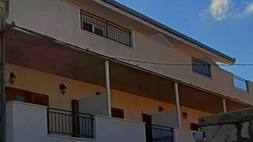 Apartamento (One Bedroom Apartment with Balcony an) | Exterior