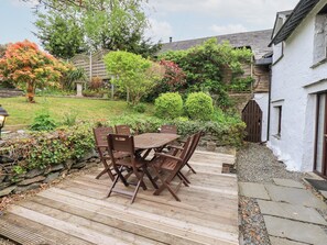 Outdoor dining - Old Coach House (Ambleside)