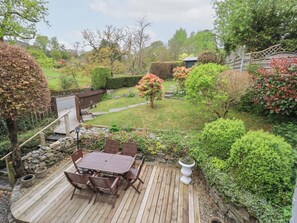 Outdoor dining - Old Coach House (Ambleside)