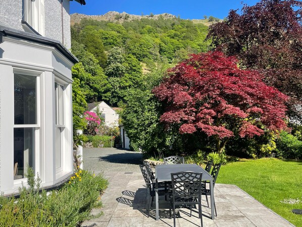 المنطقة المحيطة بالمنشأة