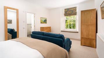3 bedrooms, individually decorated, individually furnished, free WiFi