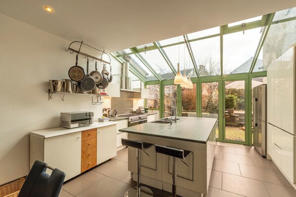 Cottage | Private kitchen | Fridge, dishwasher, cookware/dishes/utensils - The Boundary (Windermere)