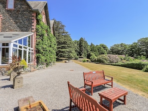 Outdoor dining - South View (Keswick)