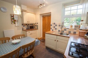 Kühlschrank, Kochgeschirr/Geschirr/Besteck