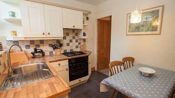 Fridge, cookware/dishes/utensils