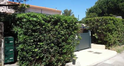 GRAND STUDIO (26m2) et grande terrasse (14m2) Ă 50m de la mer et de la plage