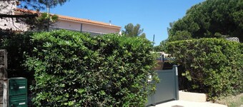 LARGE STUDIO (26m2) and large terrace (14m2) 50m from the sea and beach