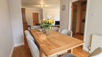 Cottage | Dining