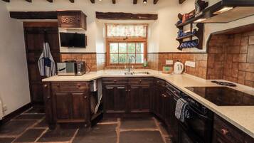 Cottage | Private kitchen | Fridge, dishwasher, cookware/dishes/utensils