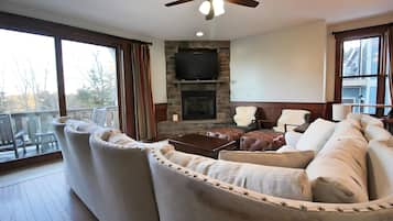 Télévision, cheminée