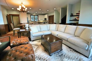 TV, fireplace - Savanna - Hot Tub - Close to Soaring Eagle! (Snowshoe)