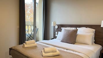 In-room safe, desk, soundproofing, iron/ironing board