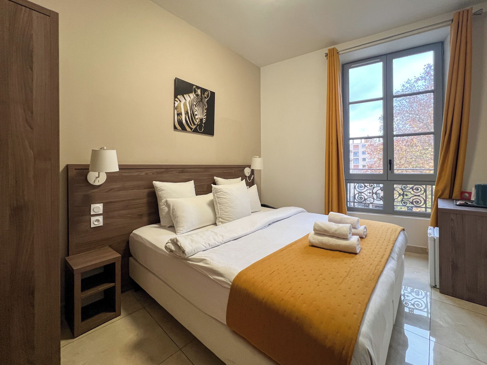 Doppia Basic | Una cassaforte in camera, una scrivania, insonorizzazione