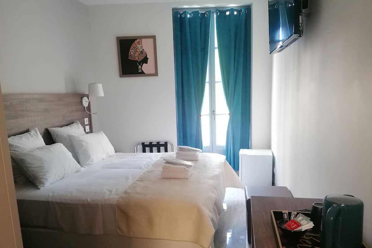 In-room safe, desk, soundproofing, iron/ironing board