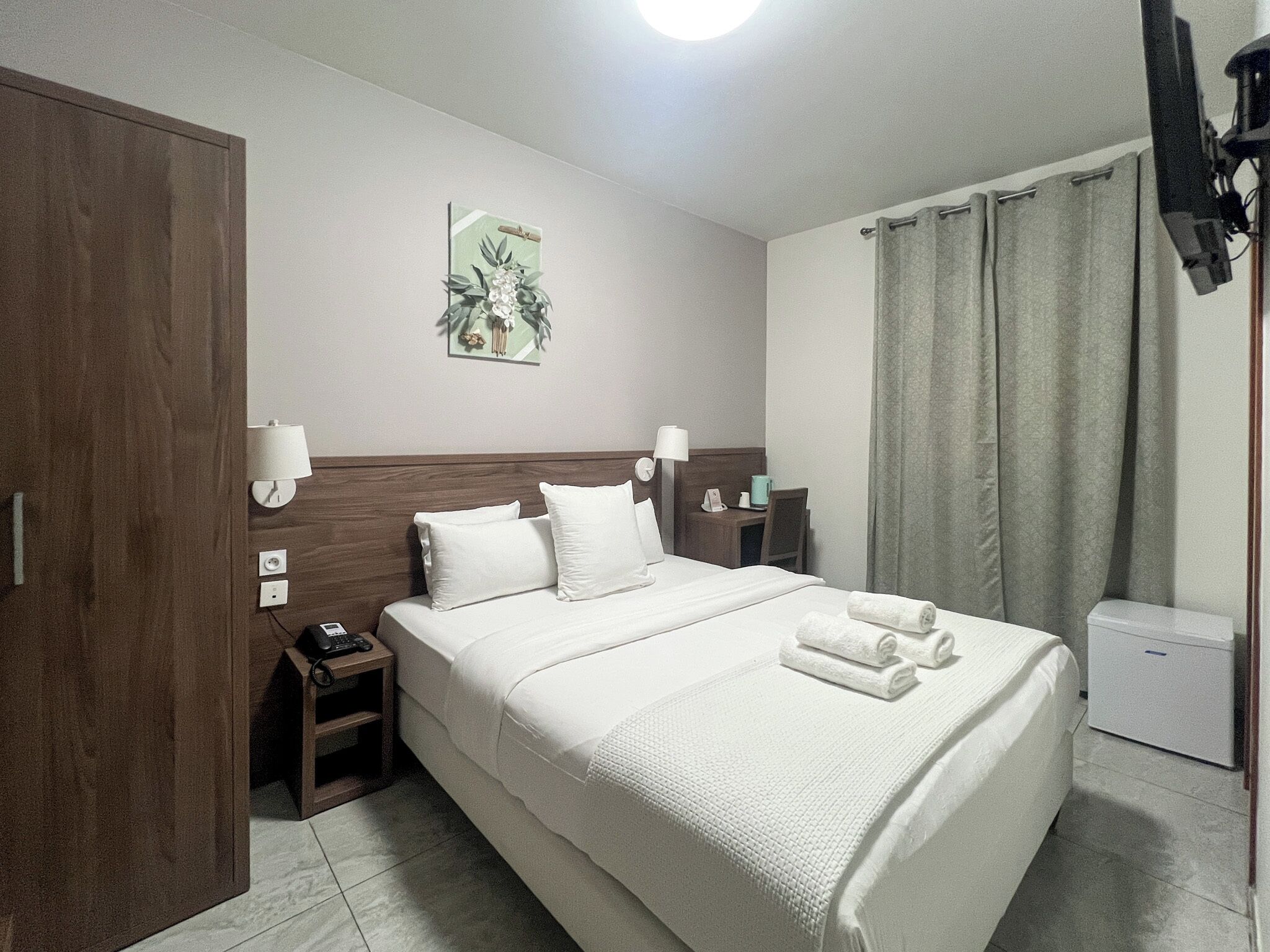 Doppia Economy | Una cassaforte in camera, una scrivania, insonorizzazione