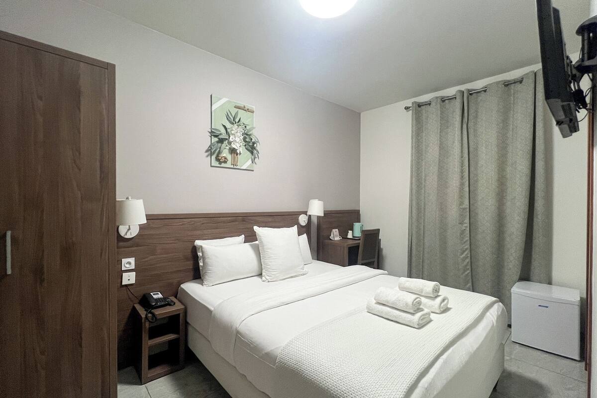 Economy Double Room | In-room safe, desk, soundproofing, iron/ironing board (on request)