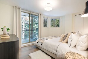 4 bedrooms, desk, iron/ironing board, free WiFi