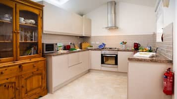 Fridge, dishwasher, cookware/dishes/utensils