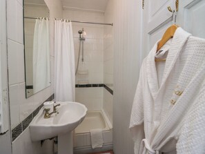Cottage | Bathroom | Shower - Lake Lodge Studio (Windermere)